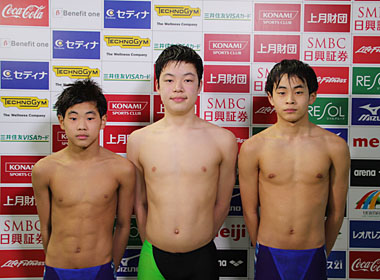 小学生の部　男子100m自由形で大会新記録を出した左から、桐山選手（マリン西新井）、高尾選手（SAT雪ケ谷）、錦織選手（イトマン千葉）