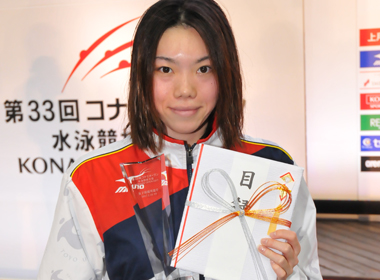 女子最優秀選手に選ばれた青木玲緒樹選手（東洋大学）
