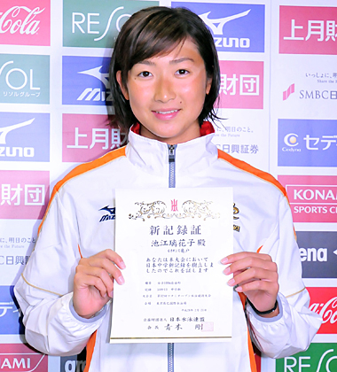 女子100m自由形で日本中学新記録を樹立した池江璃花子（ルネサンス亀戸）