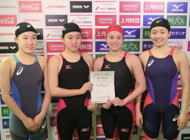 女子200mフリーリレーで、日本中学新記録を樹立したダンロップSCチーム