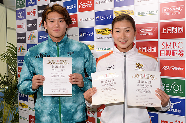 日本新記録を樹立した中村克選手と池江璃花子選手
